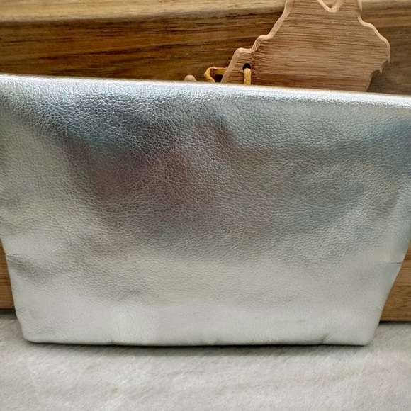 Victoria's Secret Slippers w/Cosmetic Bag - Picture 11 of 16